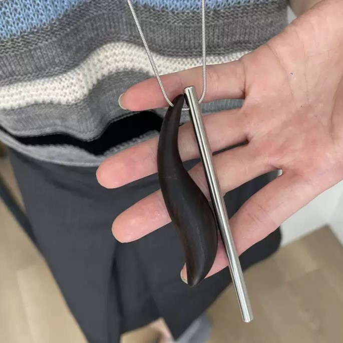 欧美设计不规则黑檀木月牙哨子吊坠项链女钛钢秋冬新款长毛衣链|undefined