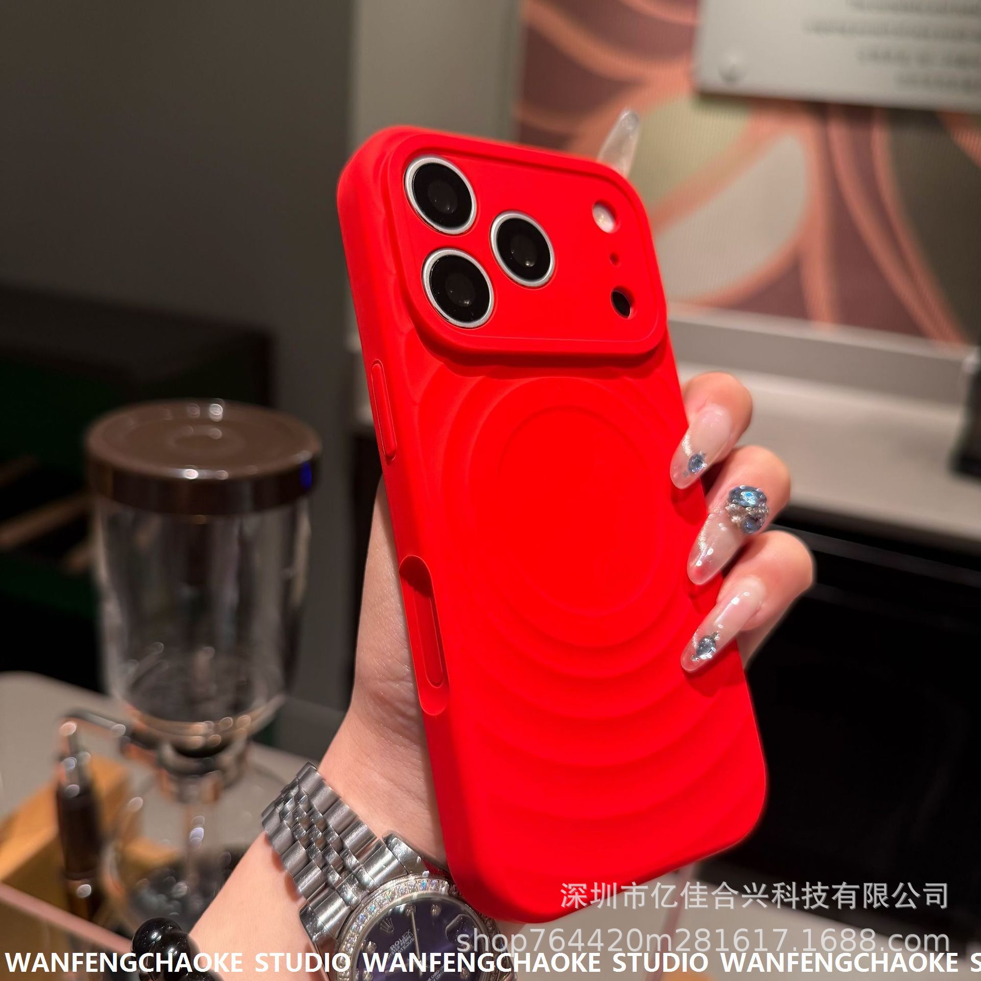 Nuevo tipo ondulado de succión para iPhone17PRO caso de teléfono celular agujero fino líquido de silicio manzana 16 cubierta anticaída