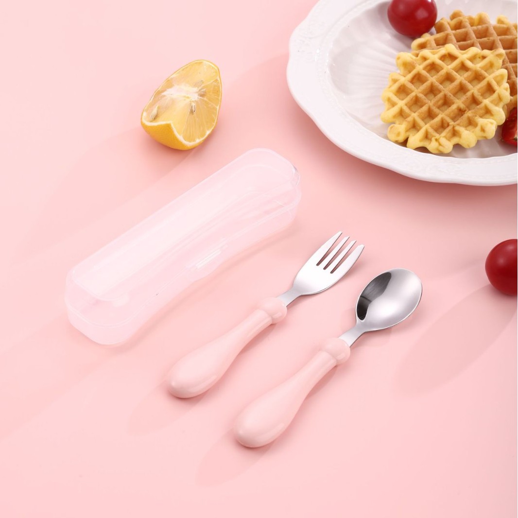 핑크색 포크와 스푼 조합