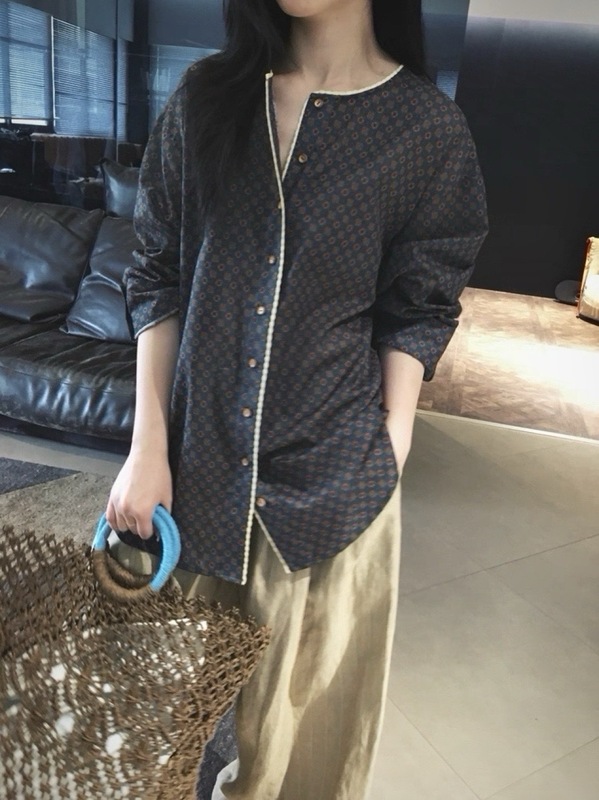 南油高端松驰感高支薄棉圆领边V领直筒式印花衬衫白边设计显瘦款|undefined