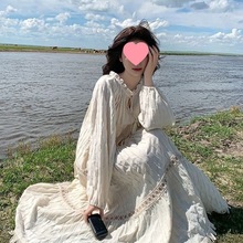 米白色连衣裙套装秋冬2025新款度假风长裙复古美拉德马甲两件套