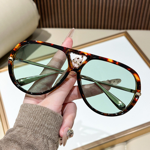 New European and American large-frame toad sunglasses, new retro ins street photography online celebrity, same concave sunglasses
