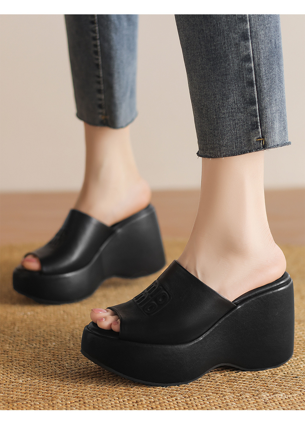 Dép sandal nữ xỏ ngón đế dày in chữ mùa hè da thật — màu be chi tiết 1