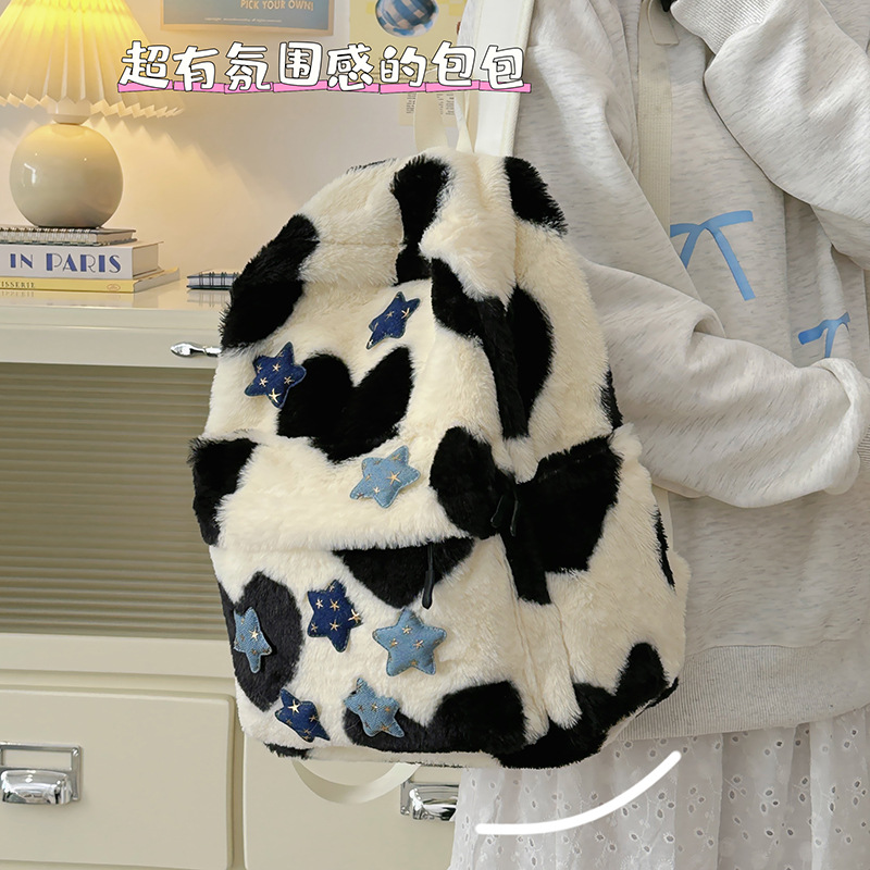 La versión coreana de la mochila de peluche es una mochila de doble hombro, el diseño de nicho japonés de la mochila de alto valor facial, la mochila de clase de las estudiantes universitarias.