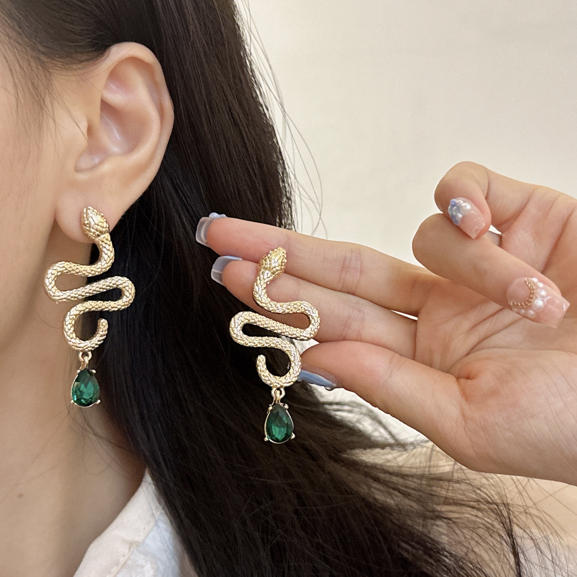 Ohrringe aus 925er Silber in Nadelform, extravagant, schlangenförmig, im Retro-Stil, einzigartiger europäischer und amerikanischer Stil, Damenohrringe_voghion.com