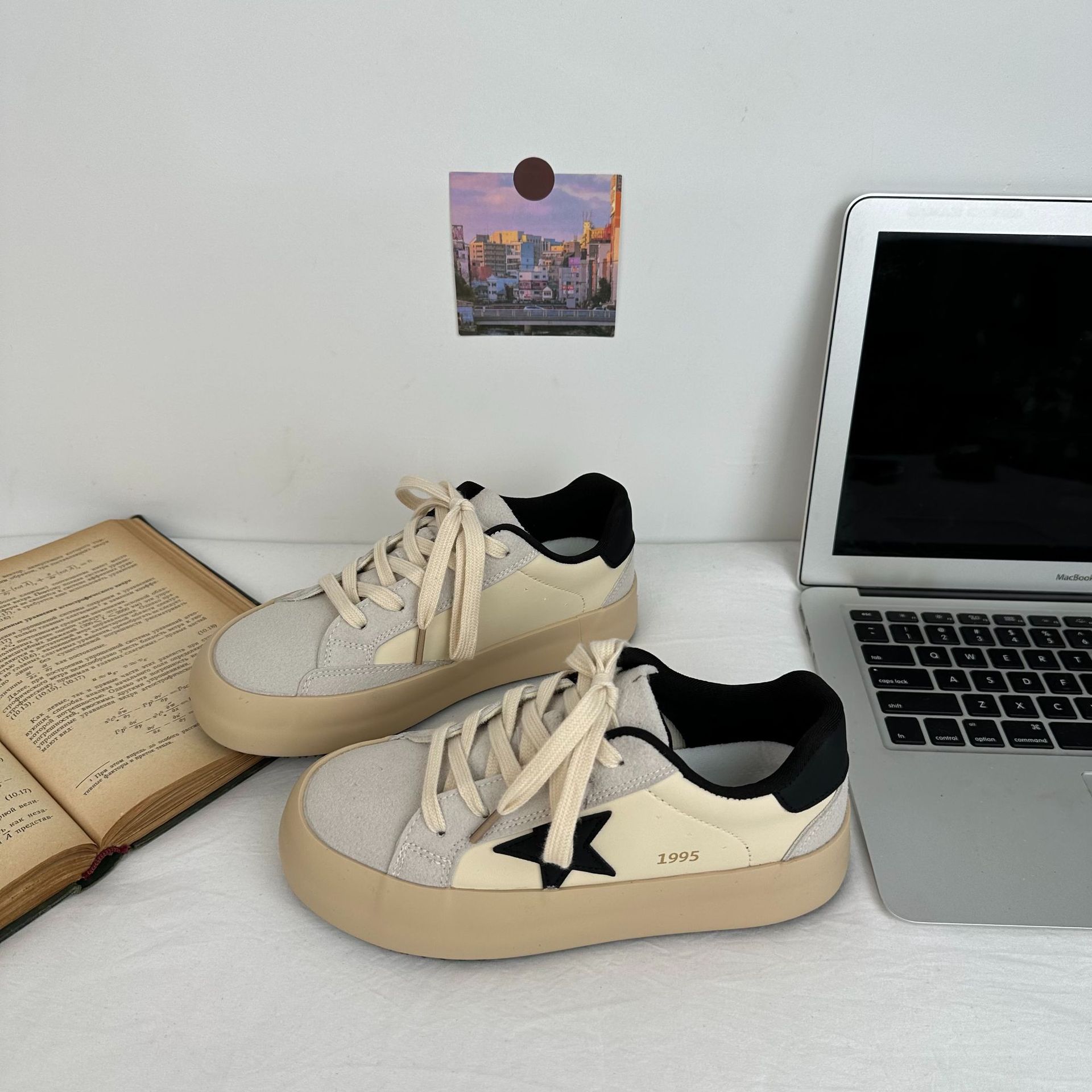 Zapatillas de deporte de mujer de plataforma de estrella, zapatos blancos pequeños, 2024 nuevas zapatillas deportivas de otoño para estudiantes, ligeras y versátiles, casuales 6595
