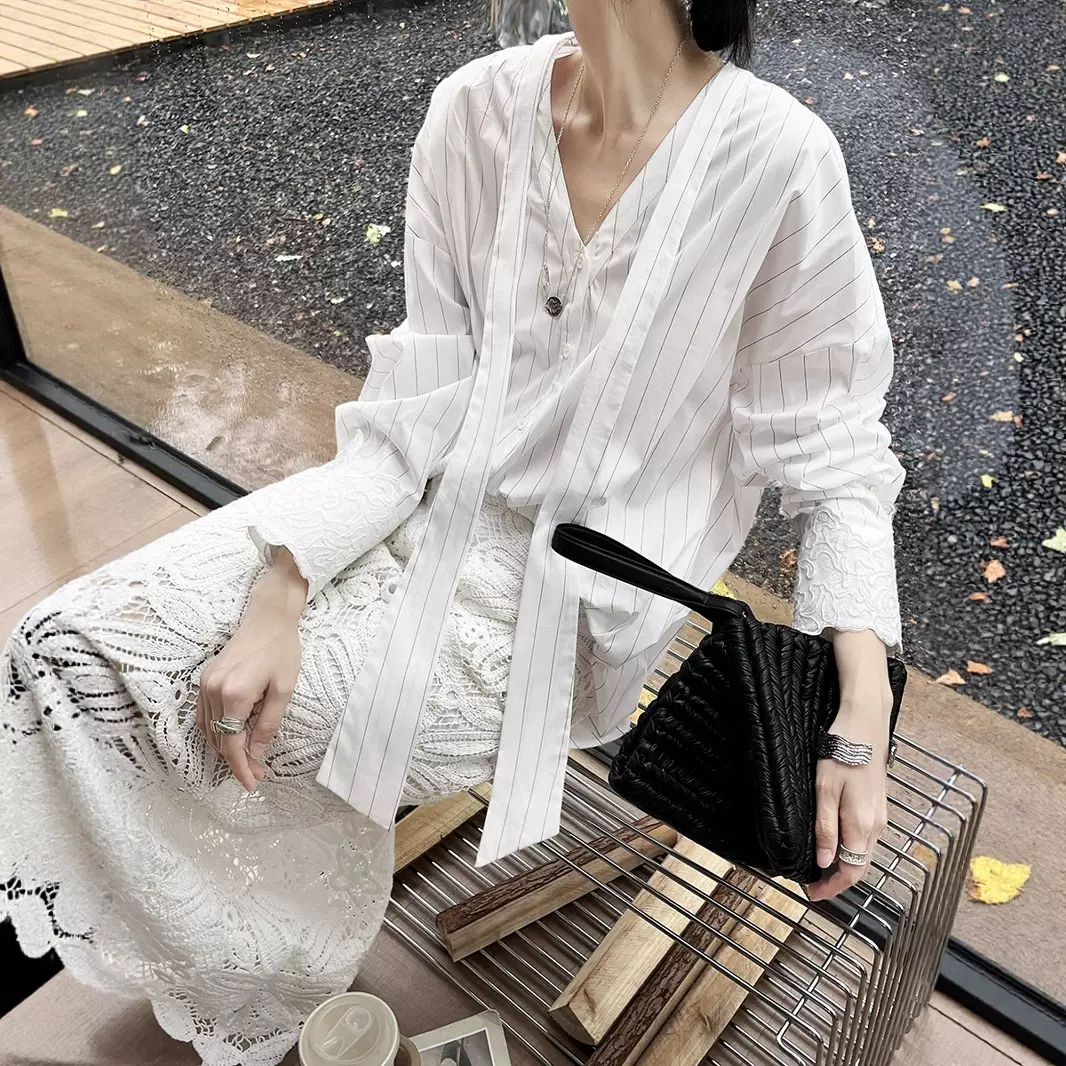 初打十三行秋法式重工绳绣蕾丝廓形V领飘带通勤条纹衬衫女CSA786