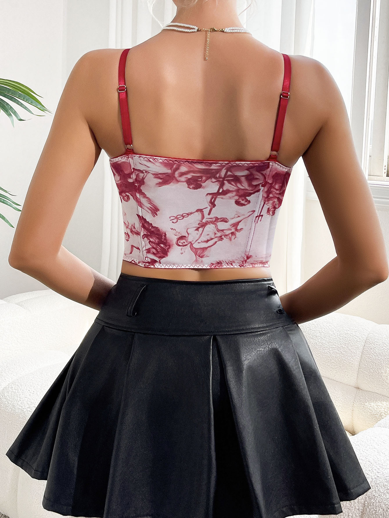 Chicas calientes con tirantes de color en contraste con estampado de moda retro europeo y americano con chaleco delgado sexy, sujetador de hueso de pescado, chaleco pequeño