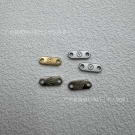 新款服装金属标牌标识牌铭牌锌包包鞋手缝合金辅料压铸logo箱包标