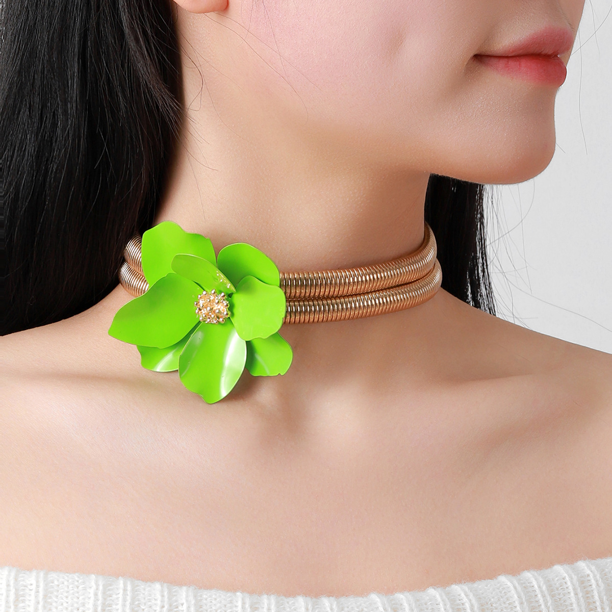 New Fashion European And American Style Simple Mid-East Wind Grind Arenaceous Paint Exaggerated Flower Collar Copper High-Grade Clavicle Chain For Women display picture 3