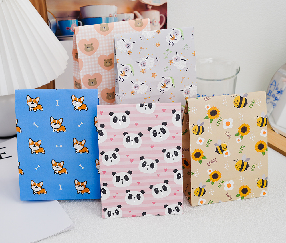 5 Types Of Cute Cartoon Small Animal Ins Style Paper Gift Bag Flat Ornament Candy Gift Gift Return Bag display picture 1