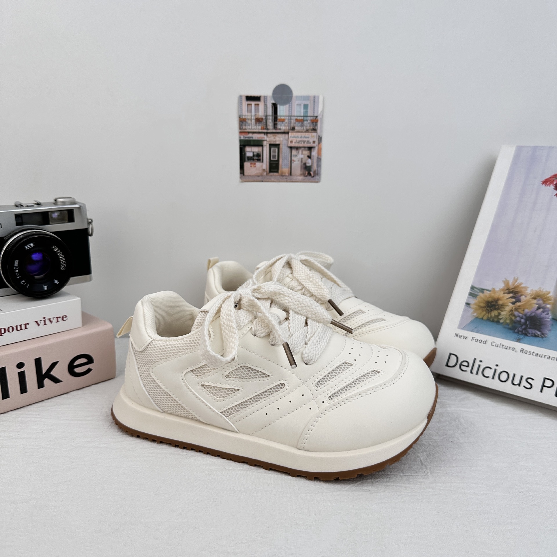 Zapatos de skate Yuanbo para mujeres 2025, verano nuevo nicho transpirable, zapatos chicos, zapatos casuales con suela gruesa, zapatos blancos pequeños