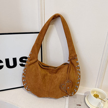 2024秋冬新款鹿皮绒女包单肩斜跨铆钉磨砂月牙腋下休闲托特手提包