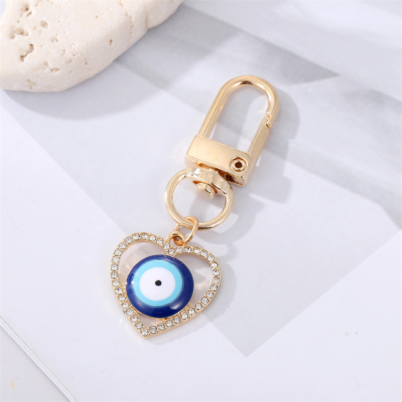Fashion Drill Carved Heart-shaped Eyes Keychain Pendant Accessories display picture 3