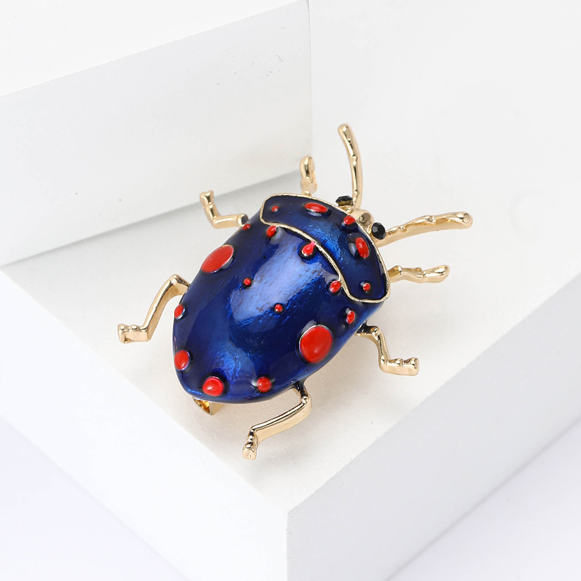 New Fashion Creative Alloy Enamel Stinky Butt Bug Brooch Simple All-match Men's and Women's Clothing Corsage Jewelry Pin