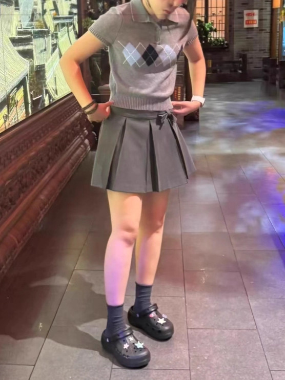 现货 2025秋季新款女装休闲学院风菱格短袖针织衫UYY950063|undefined
