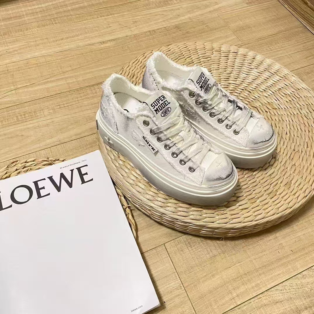 크림 화이트 디스트레스드