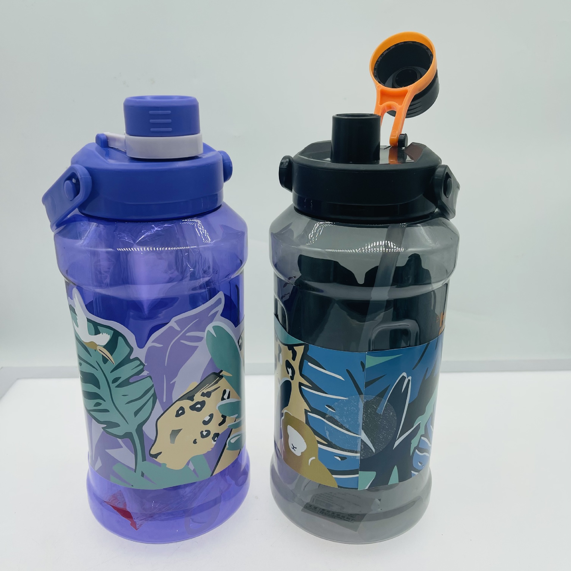 Amistad deportes al aire libre PC taza de plástico estudiante 1500ml gran capacidad paja hervidor portátil al por mayor