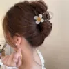 Бежевый (четырёхлепестковый цветок)