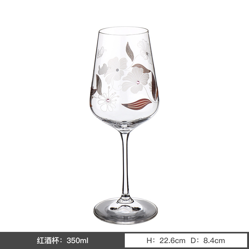 Tazas de cristal sin plomo importadas de alta calidad tazas de vino alto estilo europeo tazas de alto pie artesanía de relieve de lujo ligero tazas de champagne domésticas al por mayor