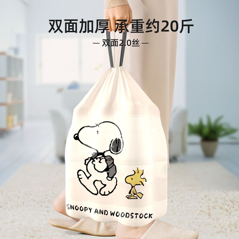 大巻きゴミ袋家庭用厚手のひもを裂くことなく、手持ち式の超大型キッチン料理の余所専用の特厚清潔袋を持っている|undefined