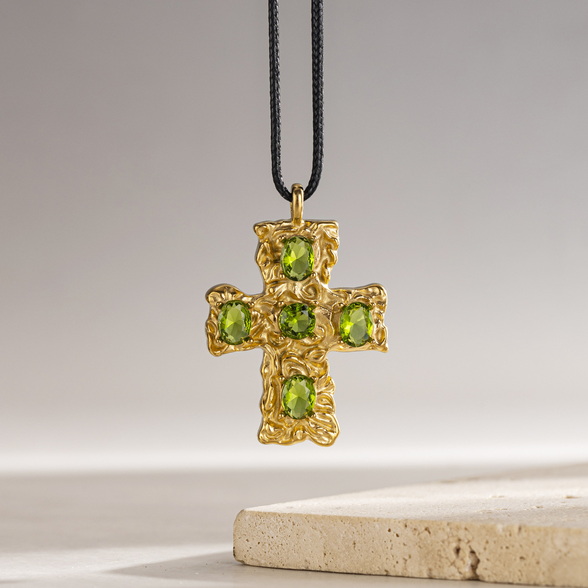Taena Cross-border europeo y americano celebridad de Internet con el mismo estilo de acero inoxidable con collar de cruz de diamantes collar de oro de 18k con cordón de cera