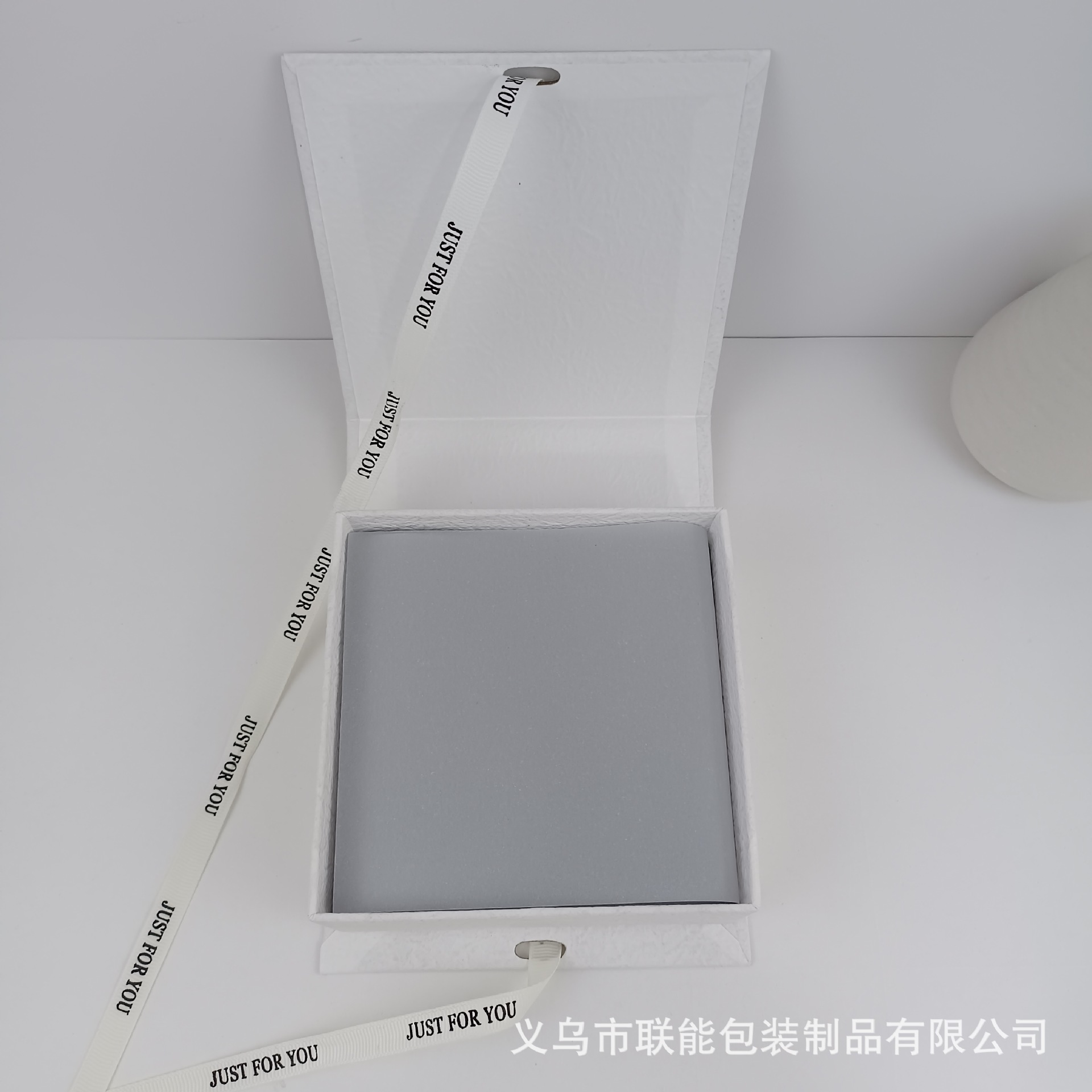 손 반죽 흰색 (스폰지 황산 종이 포함);10.5*10.5*4.7cm