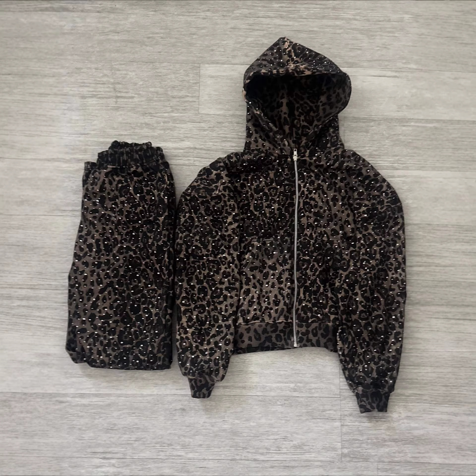 Women's Clothing Unique Leopard Print Hoodie With Retro Print, Loose Fitting Casual Pants, Unisex Sweatshirt._voghion.com