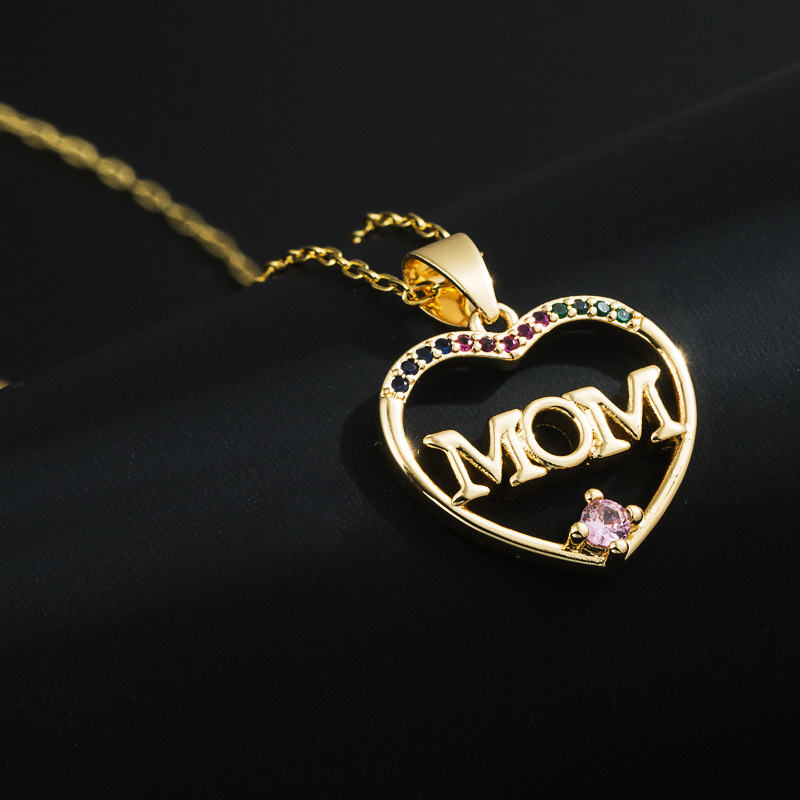 Simple Heart-shaped Letter Mom Pendant Copper Gold-plated Inlaid Zircon Necklace display picture 4