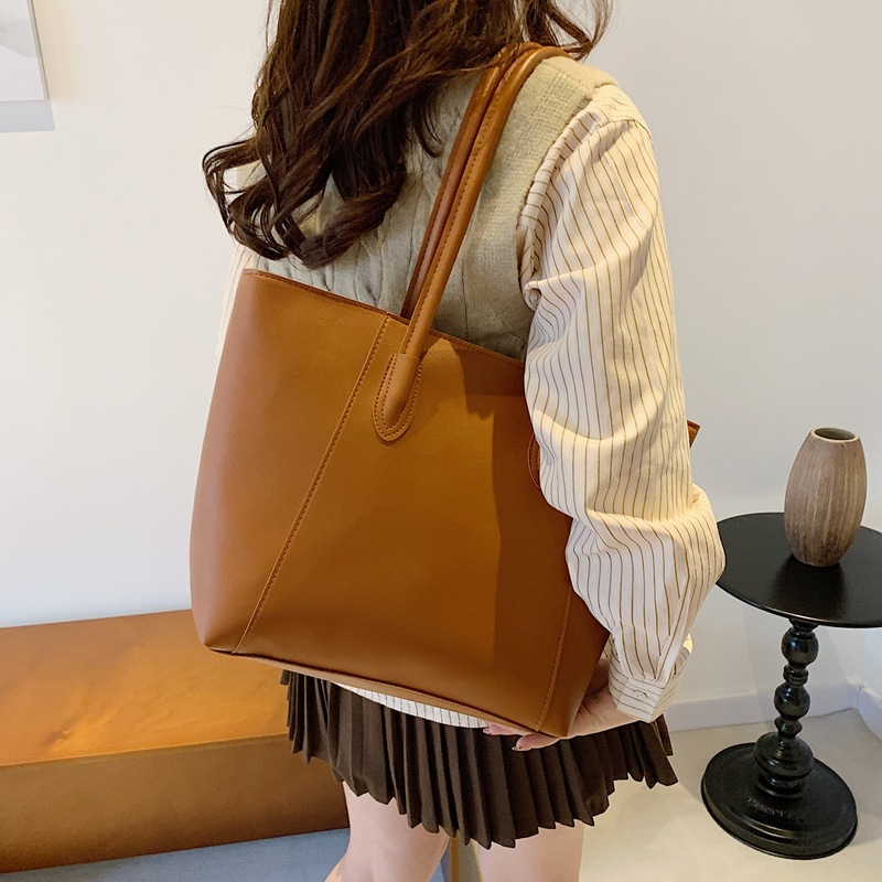 Bolsa de gran capacidad para mujeres 2023 nuevo otoño y invierno coreano universal para viajar al trabajo textura de moda bolso de hombro