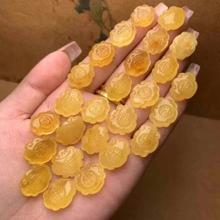 Natural beeswax Russian carving ruyi accessories small pendant chicken oil yellow wax rich Wen play accessories wholesale