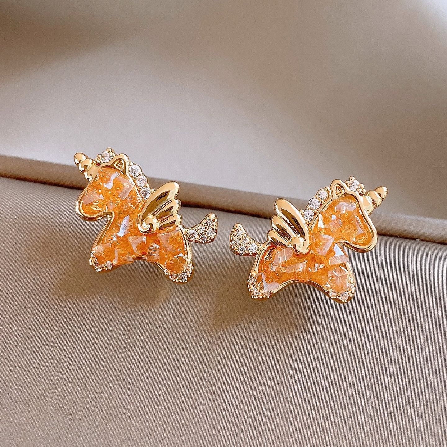 Oro verdadero eléctrico galvanis colgante de piedra pony pendientes collar ligero lujo nicho universal conjunto temperamento alta sensación de joyería mujer