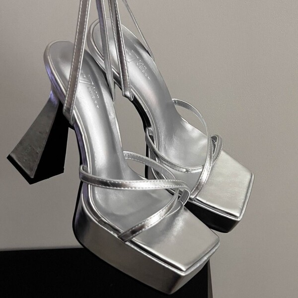 Fashionable universal high heels platform