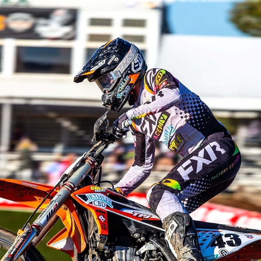 �ӹ������¿�100%��ɫԽҰĦ�г�������˿ѹ��������Ů��е���ڴ�