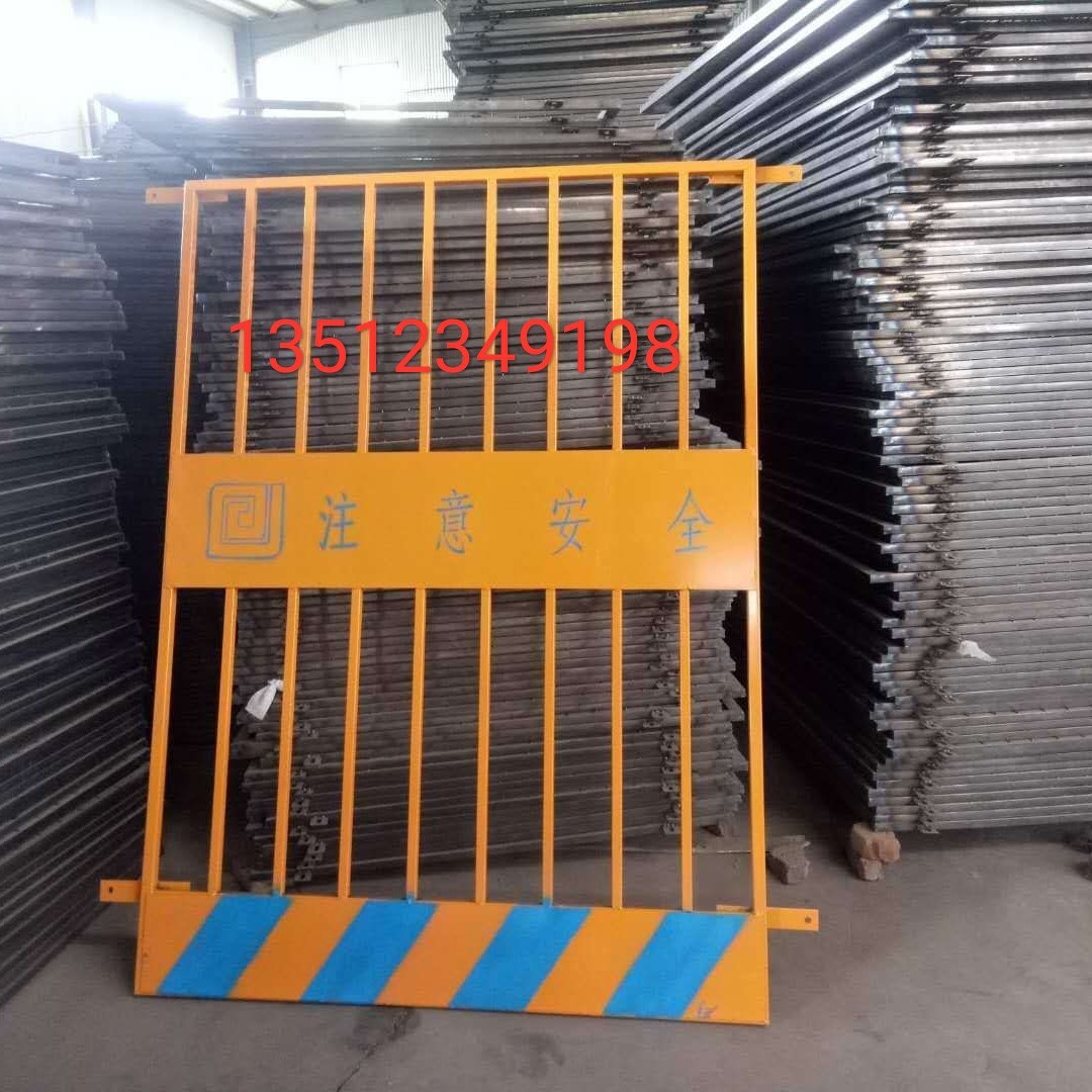 重庆施工电梯安全门厂家现货批发施工电梯井口安全门冲孔板防护门