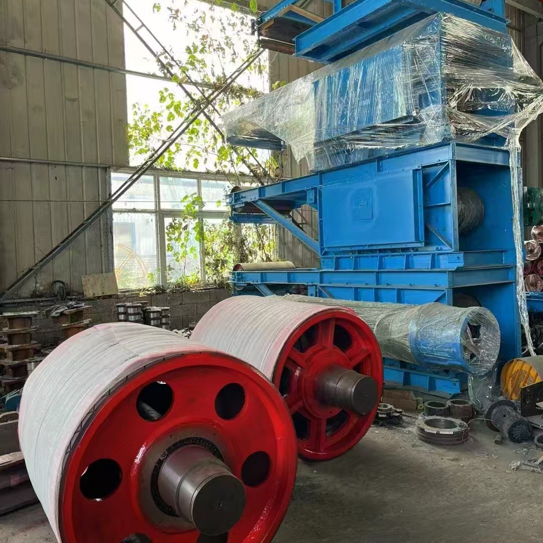 Rodillo de redirección de transmisión de rodillo de cinta transportadora de minería recubierto de goma resistente al desgaste antiestático (depósito)