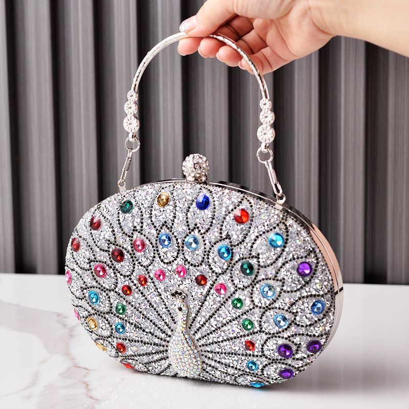 Nuevo bolso de cena de pavo real con incrustaciones de diamantes Bolso de fiesta de estilo retro europeo y americano transfronterizo Bolso de vestido negro de alta gama Ventas directas de fábrica
