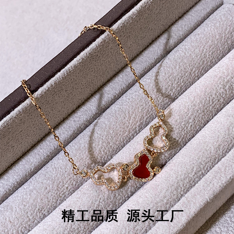 New Three Gourd Bracelet V Gold High Version Plated 18K Rose Gold White Fritillaria Red Agate Pendant Fashion Hair