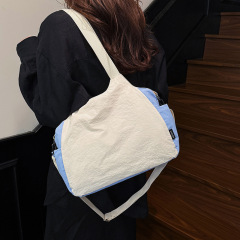 韩版时尚洋气斜挎包2025秋季新款简约休闲饺子包大容量少女单肩包