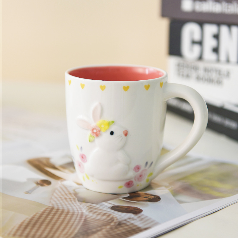Inventario encantador nórdico conejo taza de agua de cerámica doméstica flores de conejo taza de desayuno de leche de doble cara