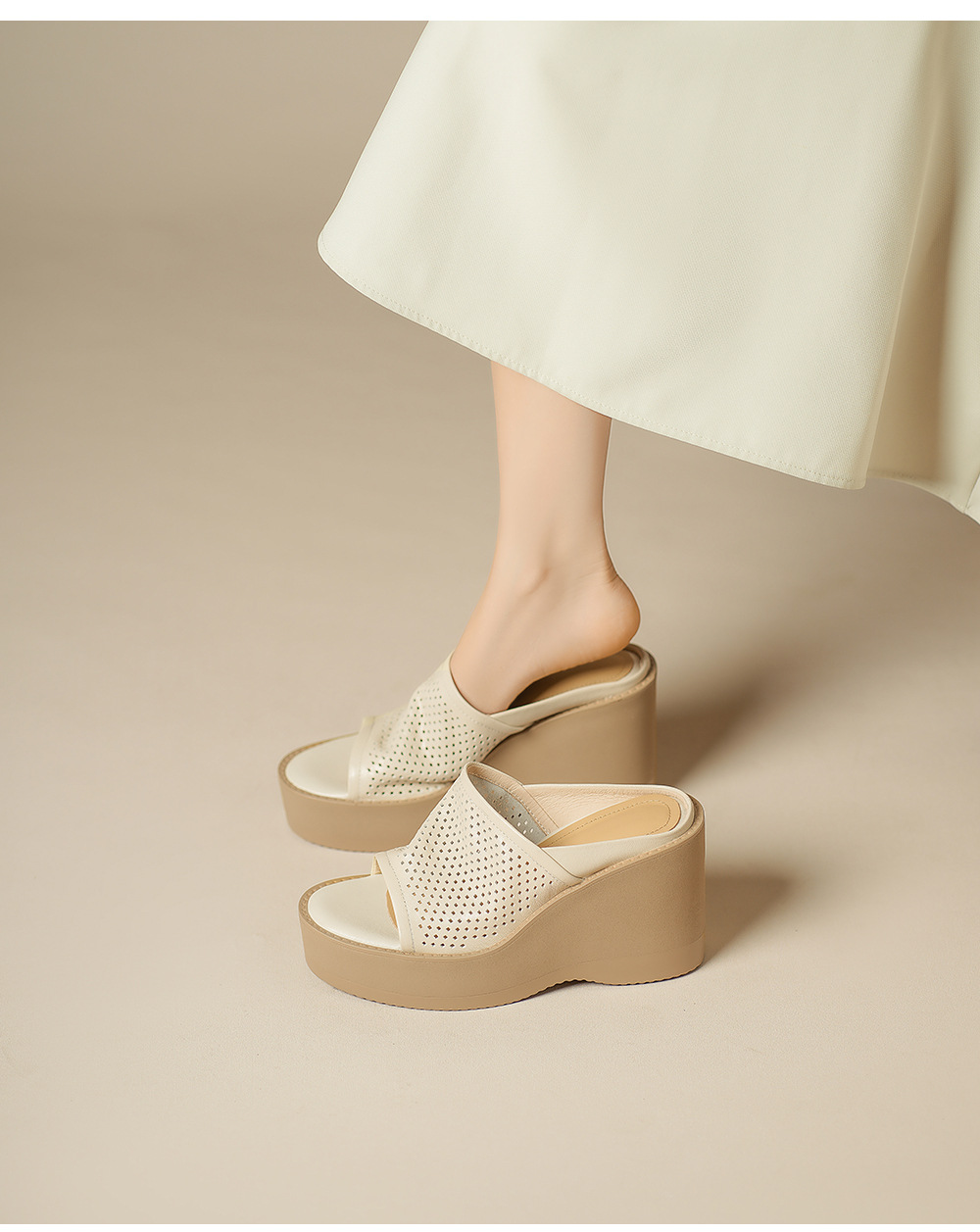Dép sandal cao gót nữ da cừu đế xuồng mũi hở quai ngang — màu trắng ngà chi tiết 4
