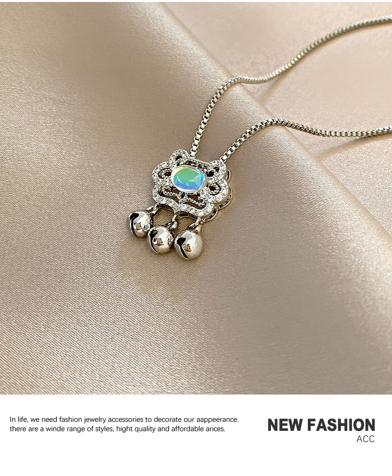 Fashion Simple Necklace Micro-inlaid Zircon Moonstone Lock Pendant Clavicle Chain display picture 3