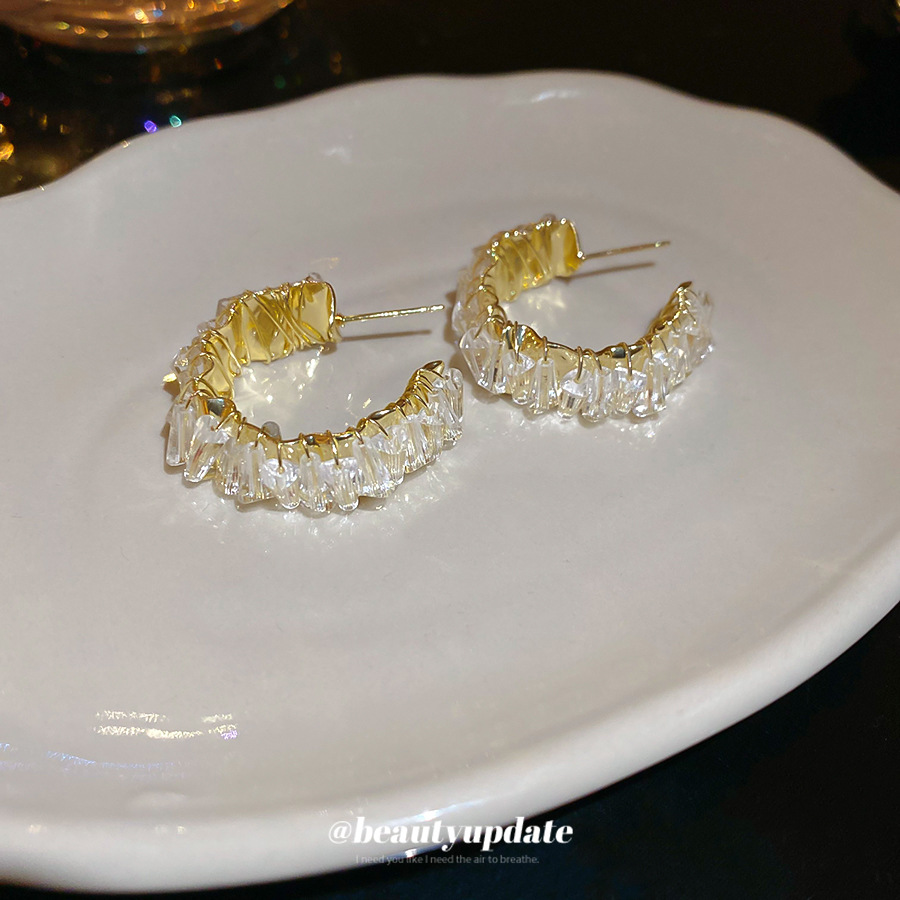 Pendientes en forma de C enrollados de metal con aguja de plata Pendientes de temperamento retro europeo y americano Pendientes de lujo ligero de alta gama mujeres