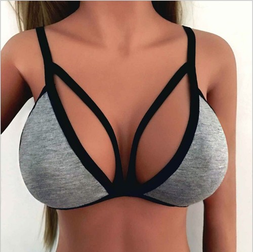 Lingerie set for plus-size Western women, consisting of a push-up bra and matching panties