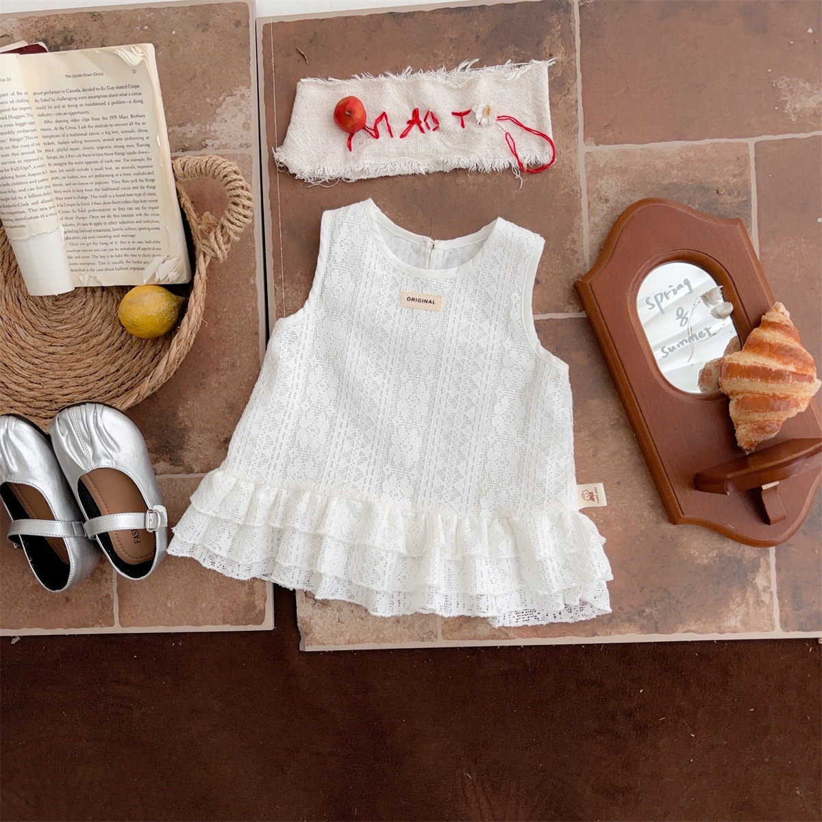 2025 verano nuevo estilo vestido de encaje de niña coreana bebé orejas de madera huecas pantalones anchos fuera de dos piezas