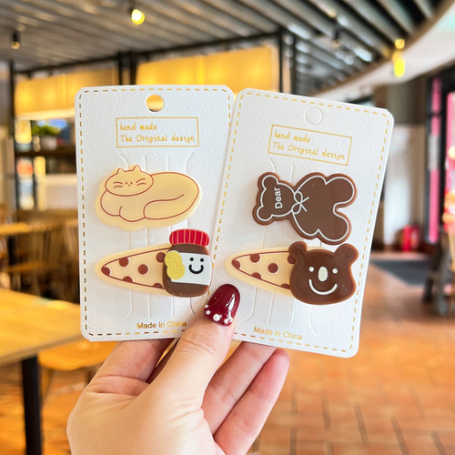 Trendy milk coffee-colored hair accessories for little girls: Adorable cartoon bear-shaped clips, perfect for baby bangs and stray strands—also great as kids' hairpins!