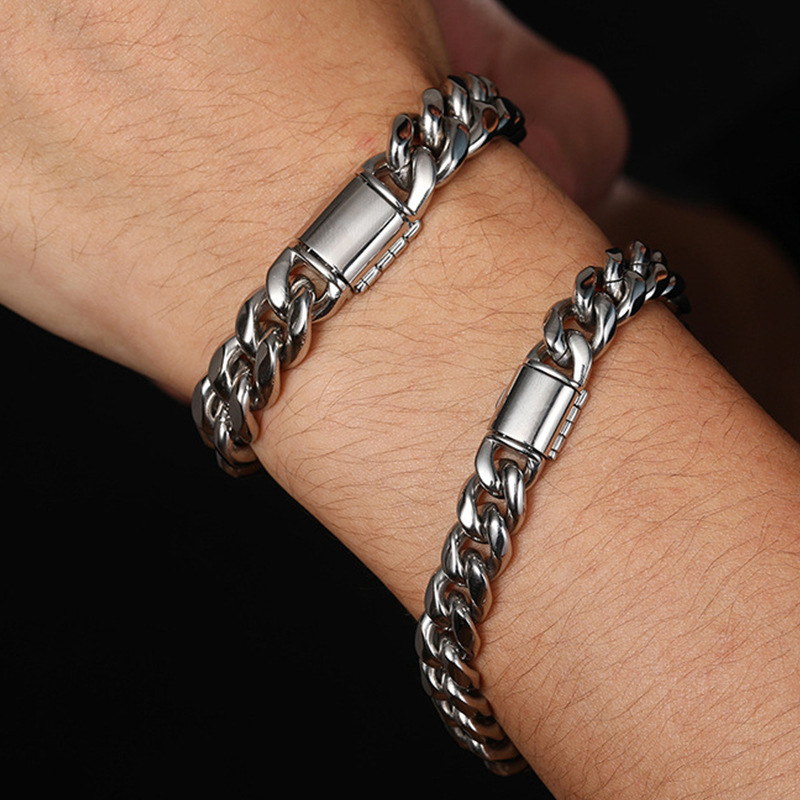 chain necklace, men's titanium steel high-end jewelry, women's flip button lock bone Cuban chain, coarse style_voghion.com