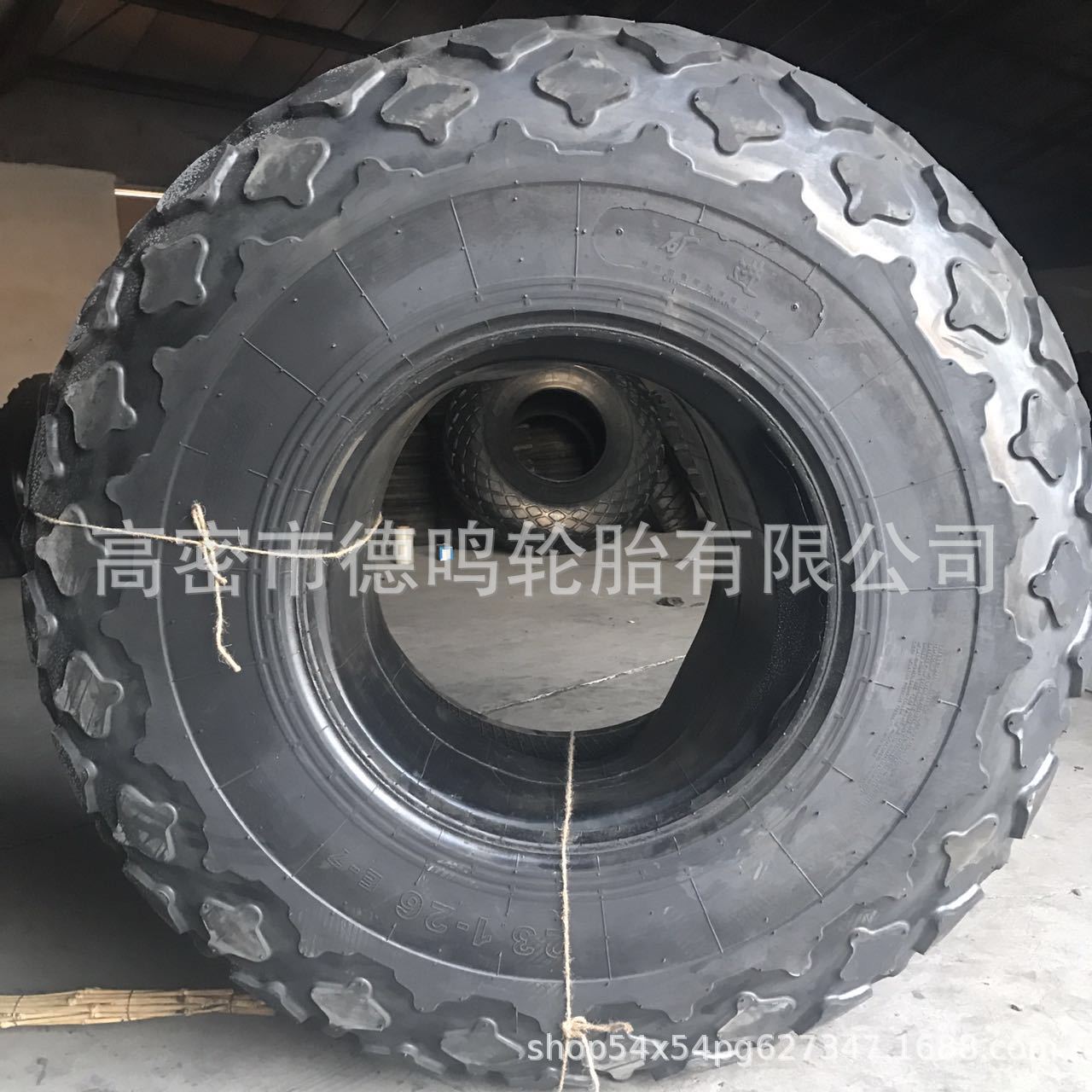 Neumático de rodillo 18.00-24 20.5-25 maquinaria de ingeniería patrón de piña neumático 23.1-26