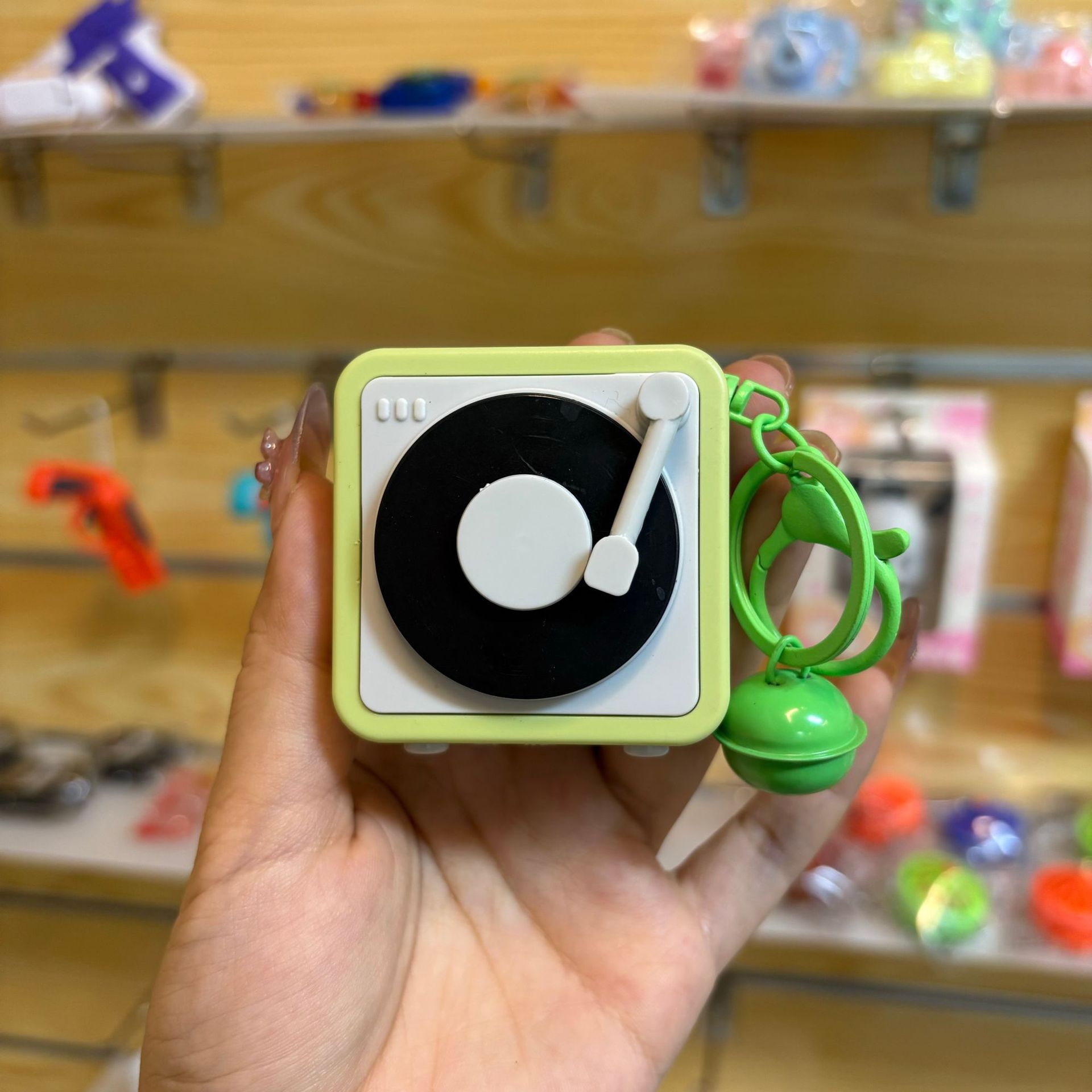 Creative Retro Record Player Pendant Music Box Small Toy for Girls Bag Keychain Pendant Toy