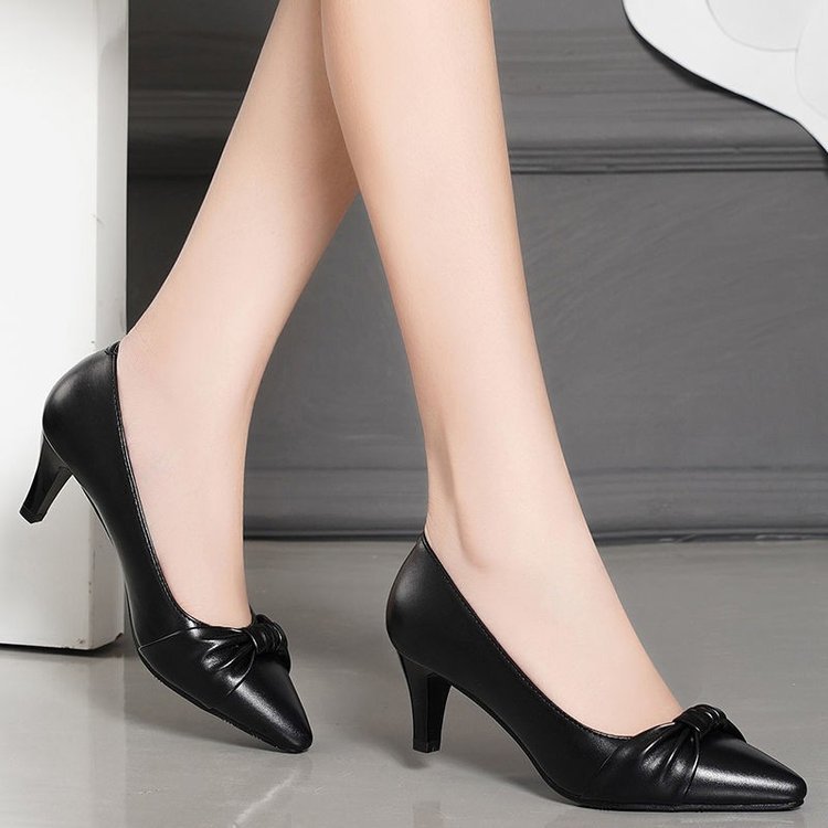 Zapatos de primavera de 2025 nuevos zapatos negros antideslizantes zapatos de trabajo de madres zapatos de mujer zapatos de tacón alto